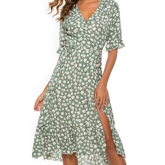 Amazon Dresses & Skirts - Short sleeve V-neck wrap skirt dress A line flowy